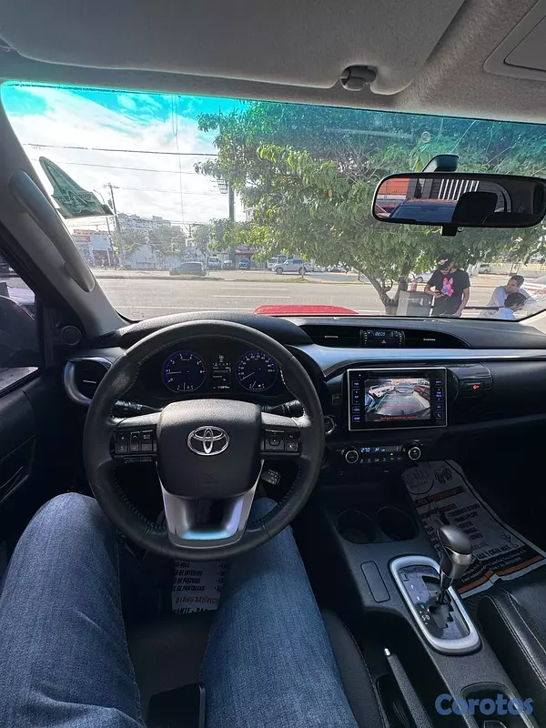 jeepetas y camionetas - Toyota Hilux SRV 2017
 9