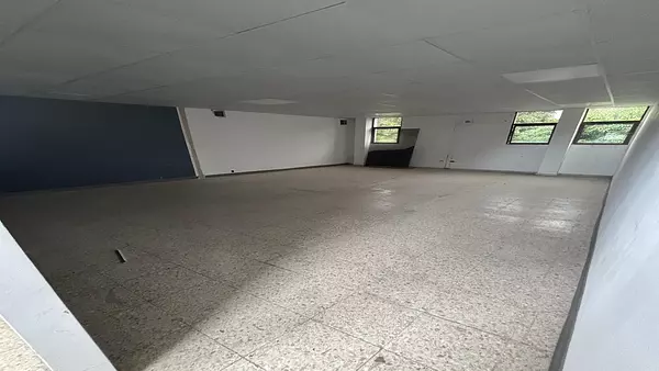 oficinas y locales comerciales - Alquiler Local Comercial Naco 2do piso 268Mts 5