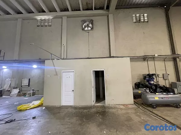 oficinas y locales comerciales - Nave industrial Parque Monumental Sur Aut. Duarte 4