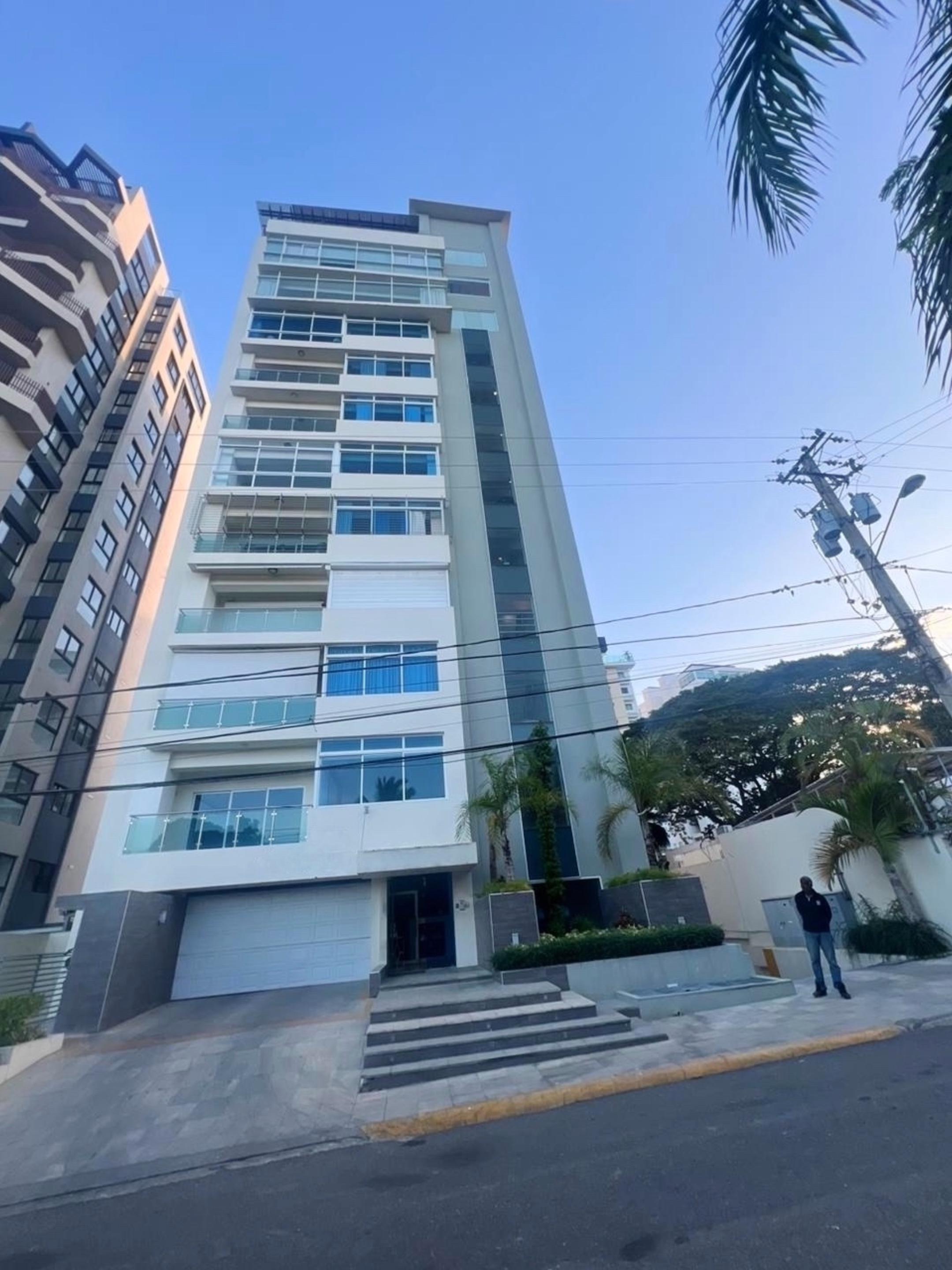 apartamentos - Apartamento 2do Nivel en La Esmeralda  0