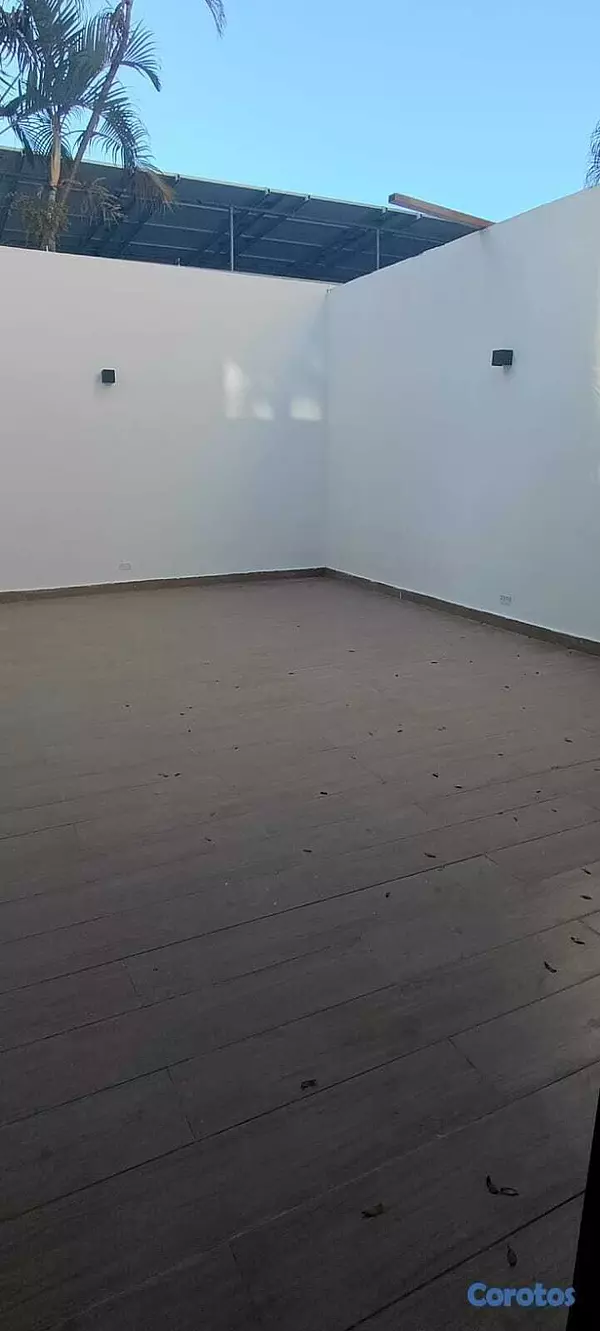 oficinas y locales comerciales - La Julia Local de 122mts en Primer nivel 4 parqueo 7
