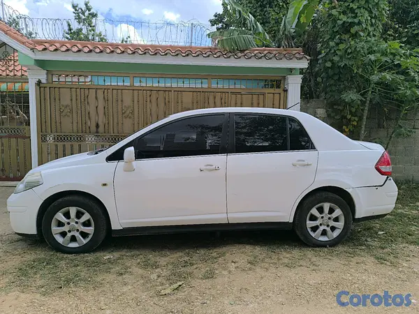 carros - Nissan Tiida 2010 3