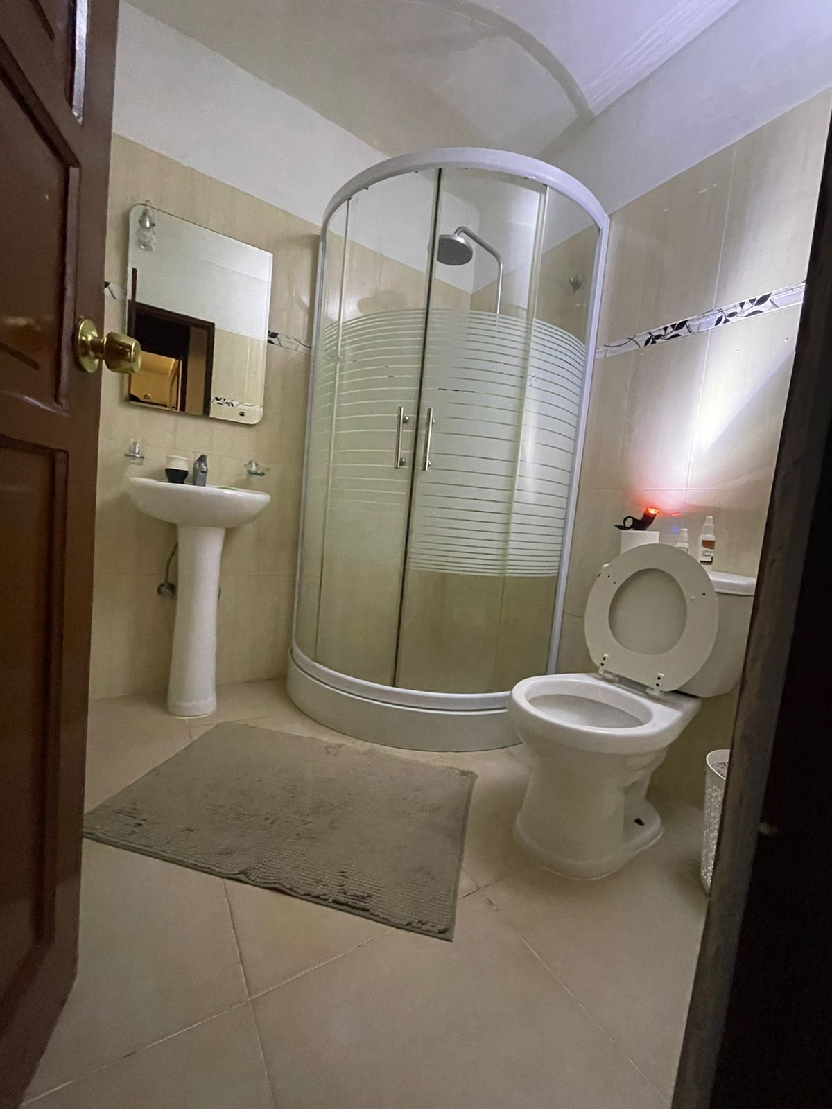 habitaciones y viviendas compartidas - Se Alquila Habitación en la Esperilla D.N 5