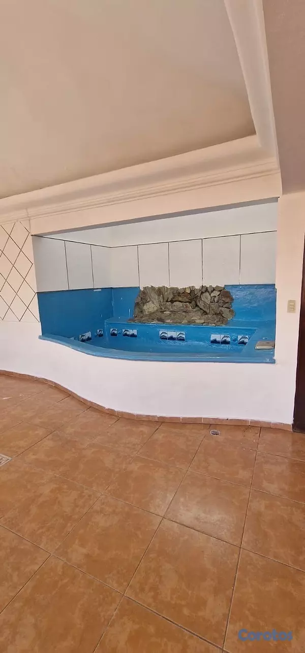 casas - vendo casa indepdencia dos niveles KLM 11 tres habitaciones dos parqueos  7