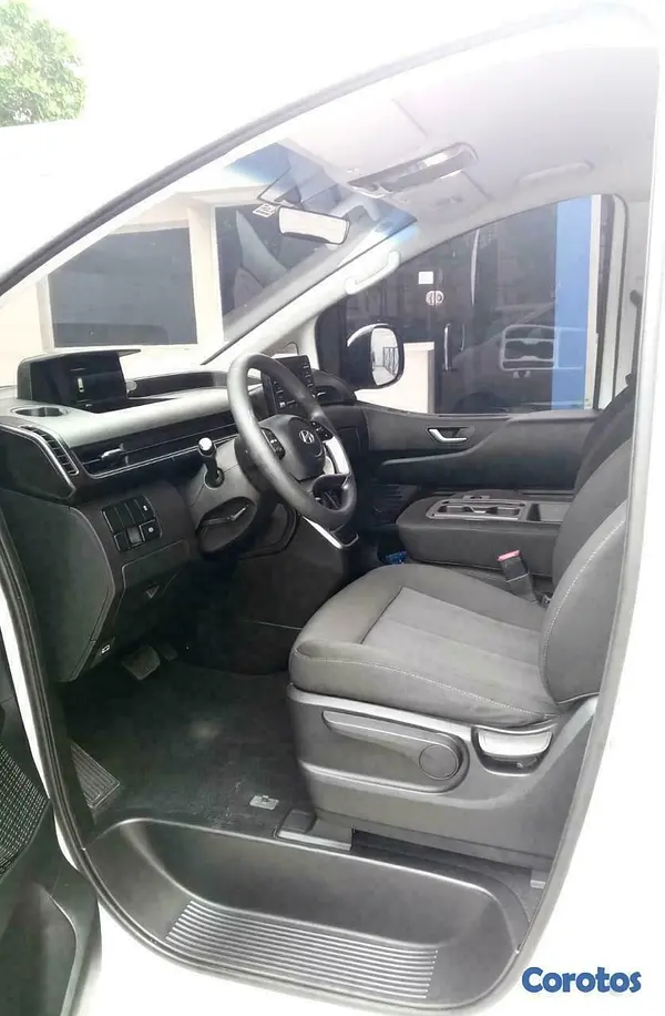 jeepetas y camionetas - Hyundai Staria (autobús nuevo) 2025 2