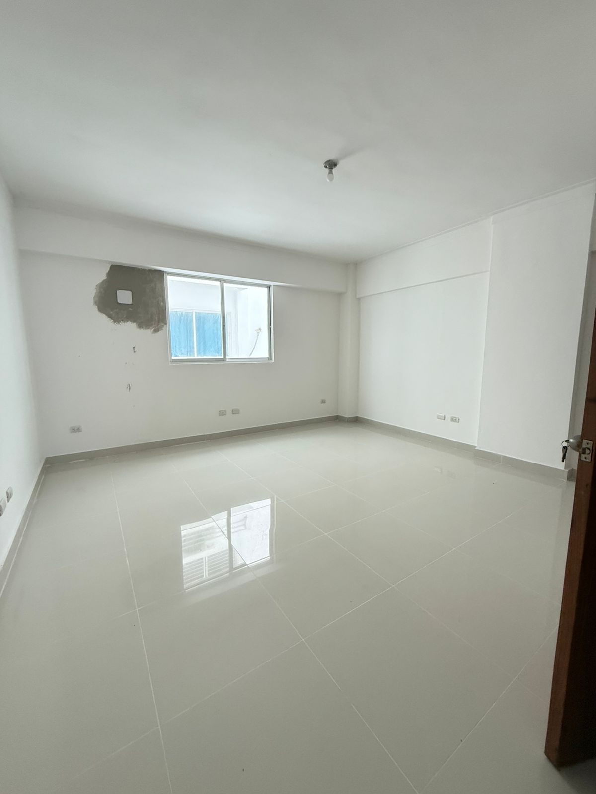 apartamentos - Vendo en el millón tres hab 2.5 baños dos parqueos 8