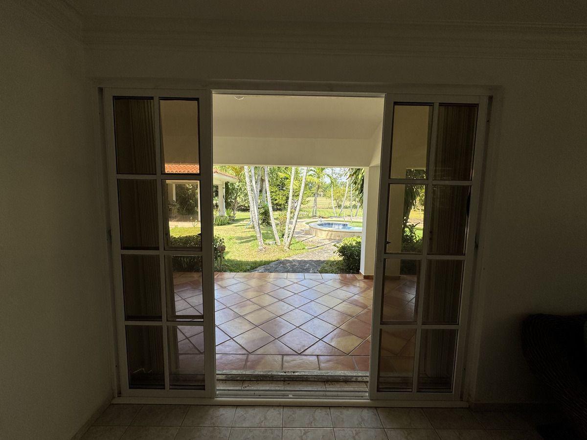 casas - Vendo casa de 3 habitaciones con amplio solar en Metro Country Club 9