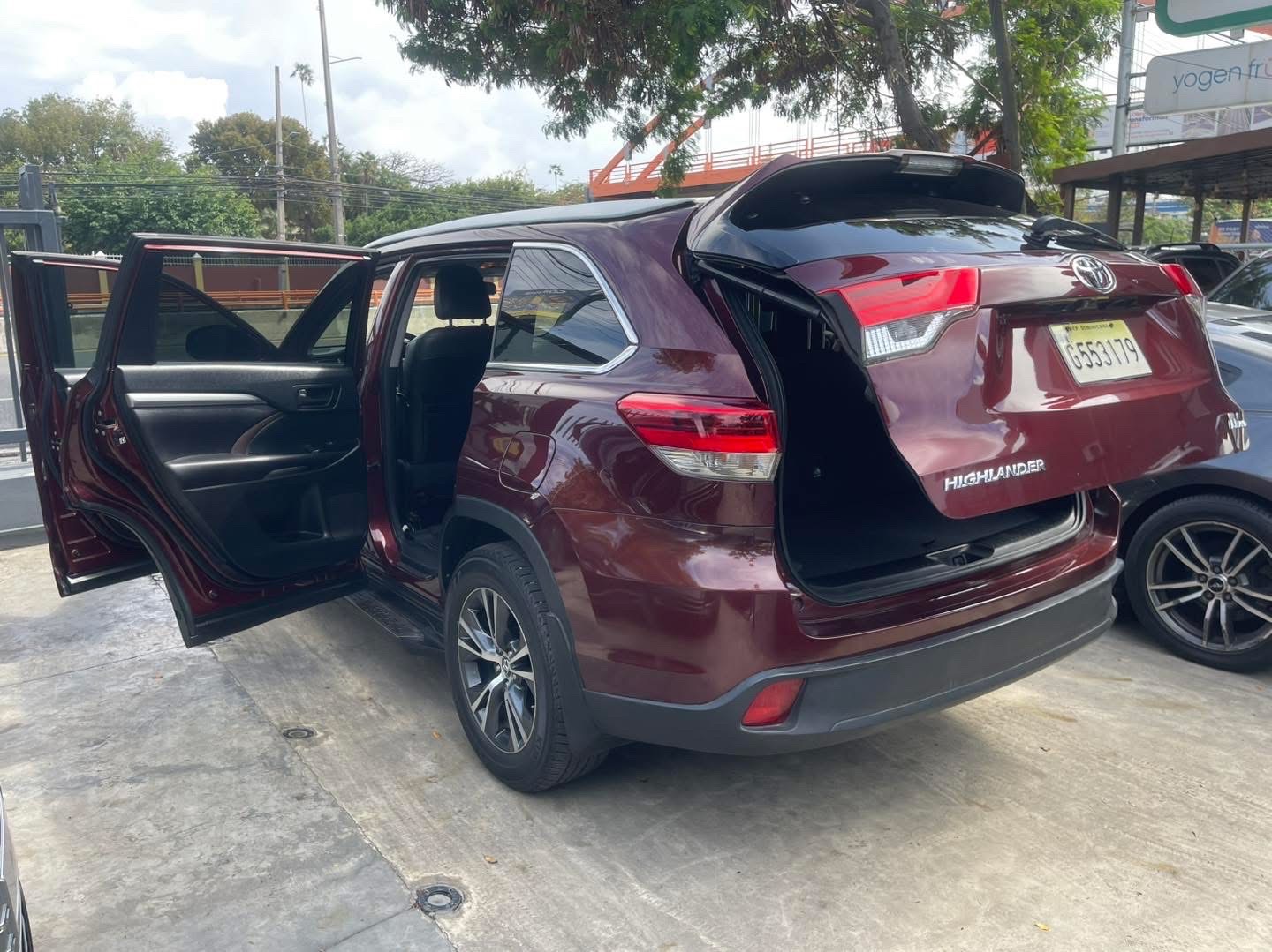 jeepetas y camionetas - TOYOTA HIGHLANDER LE 2017 3