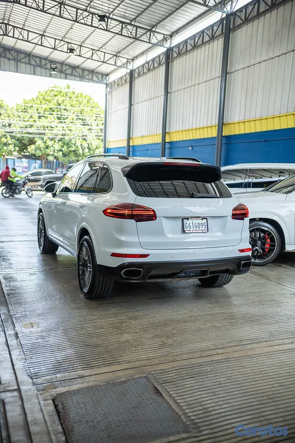 jeepetas y camionetas - Porsche Cayenne Platinum 2017 Clean Carfax 3
