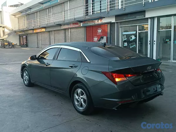 carros - HYUNDAI AVANTE 2021 GRIS OSCURO 4