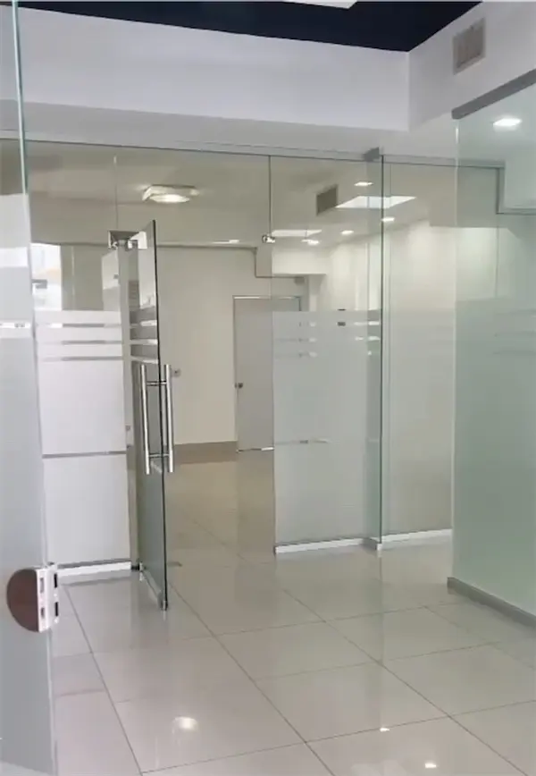 oficinas y locales comerciales - Local bella vista 50 m 1200 usd 2