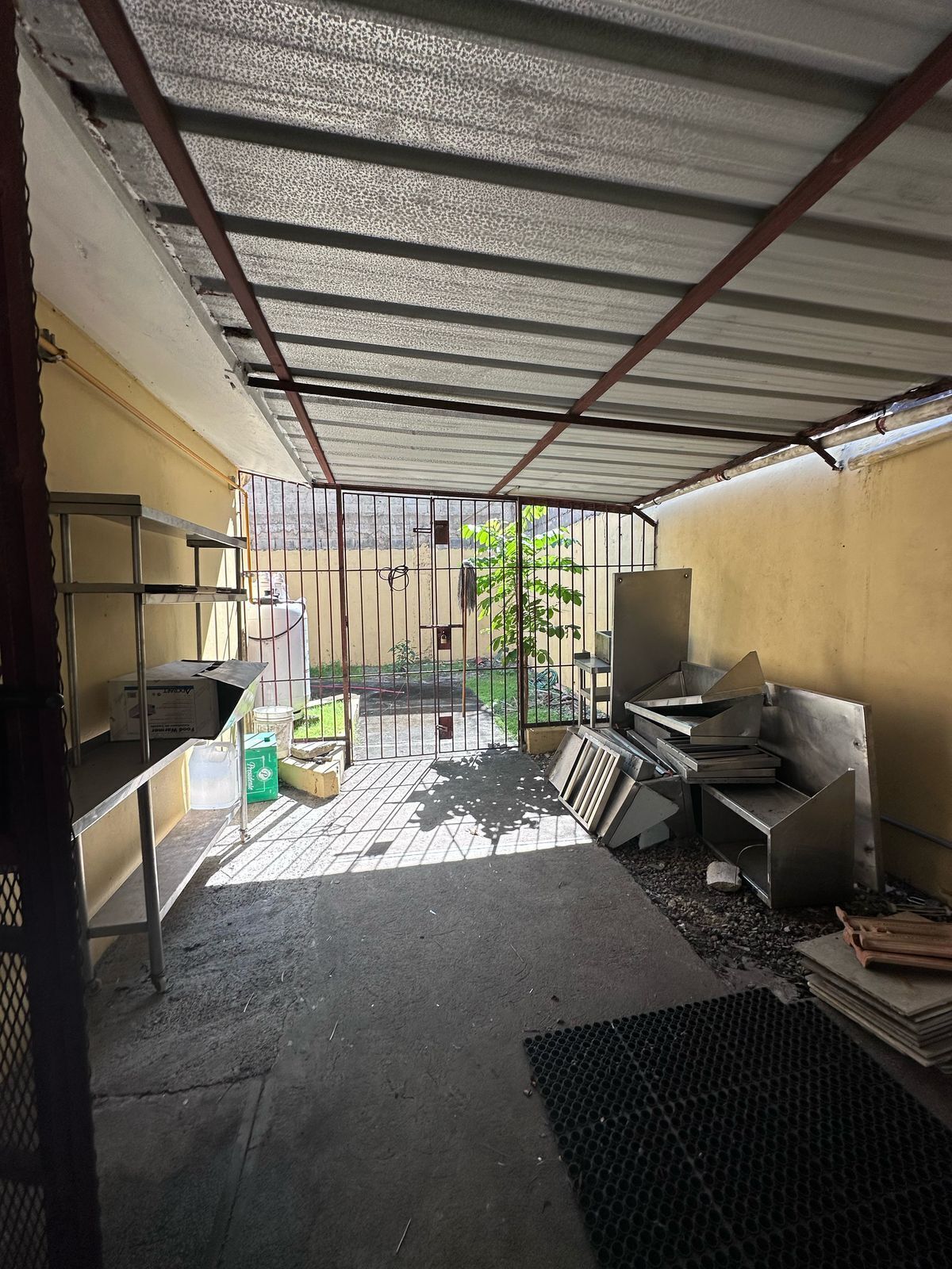 oficinas y locales comerciales - 🔵Alquilo Local 1er piso 220 mts  arroyo hondo  4