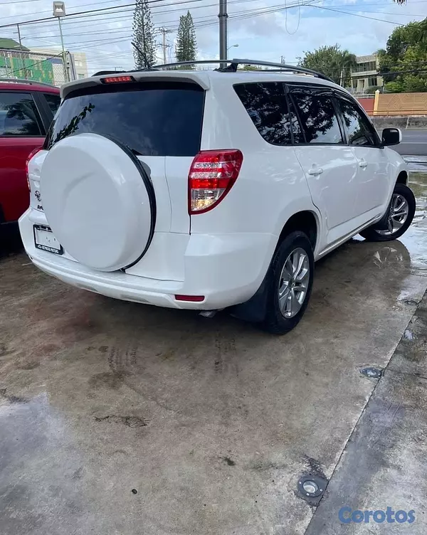 jeepetas y camionetas - TOYOTA RAV4 LE 2010 4
