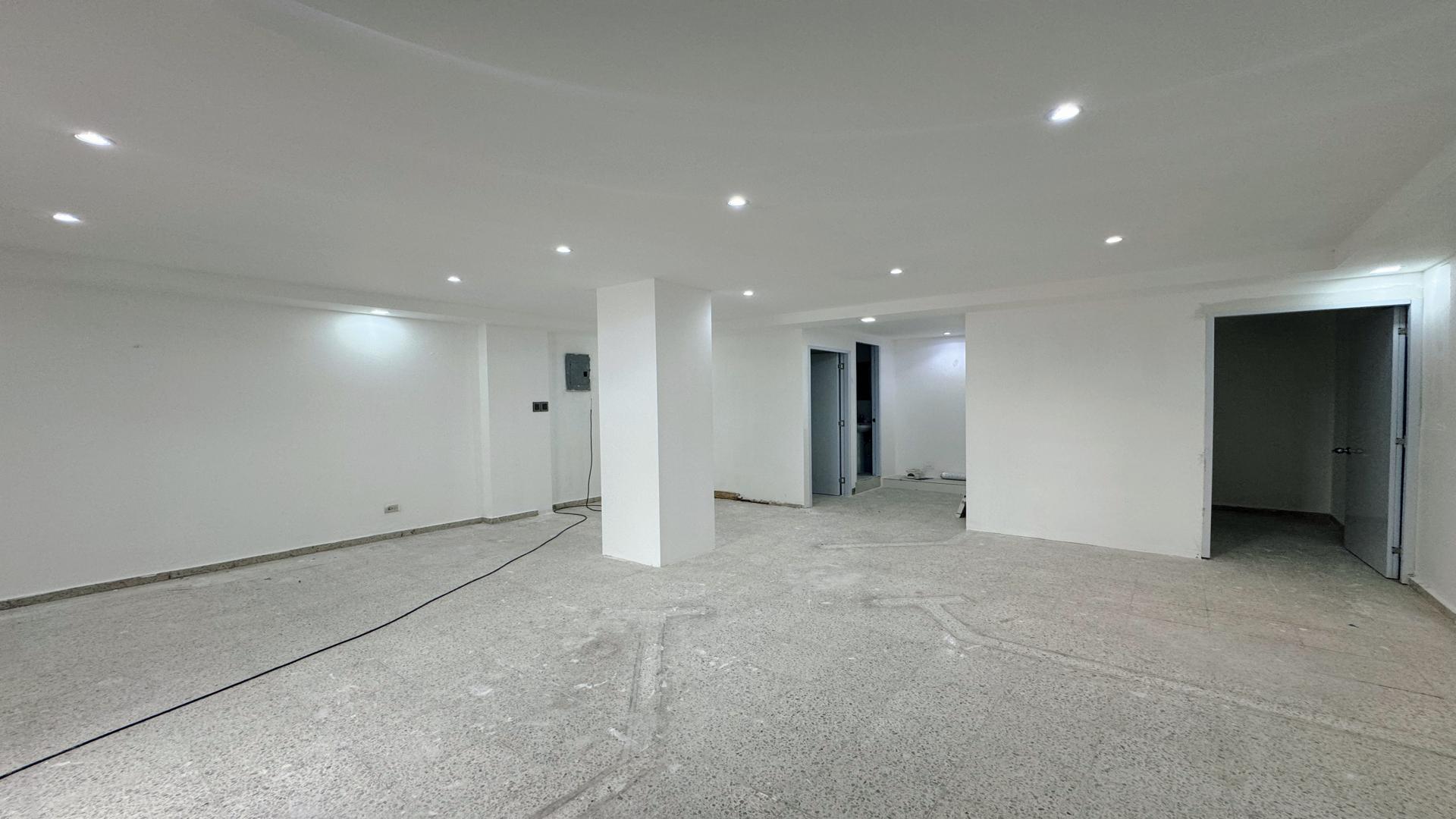 oficinas y locales comerciales - RENTO LOCAL COMERCIAL PROXIMO A PUCMM AV. ESTRELLA SADHALA SANTIAGO 6