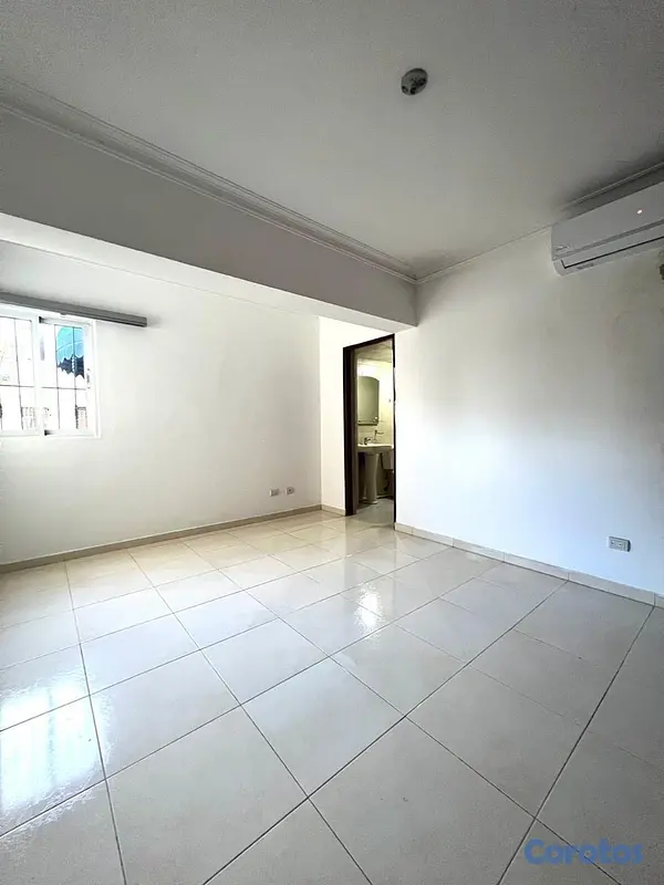 apartamentos - Se alquila amplio apartamento En Evaristo Morales 5