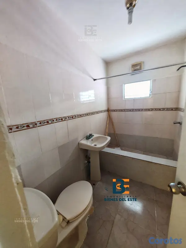 casas - Se Vende Casa de Tres Habitaciones en el Juan Pabl 6