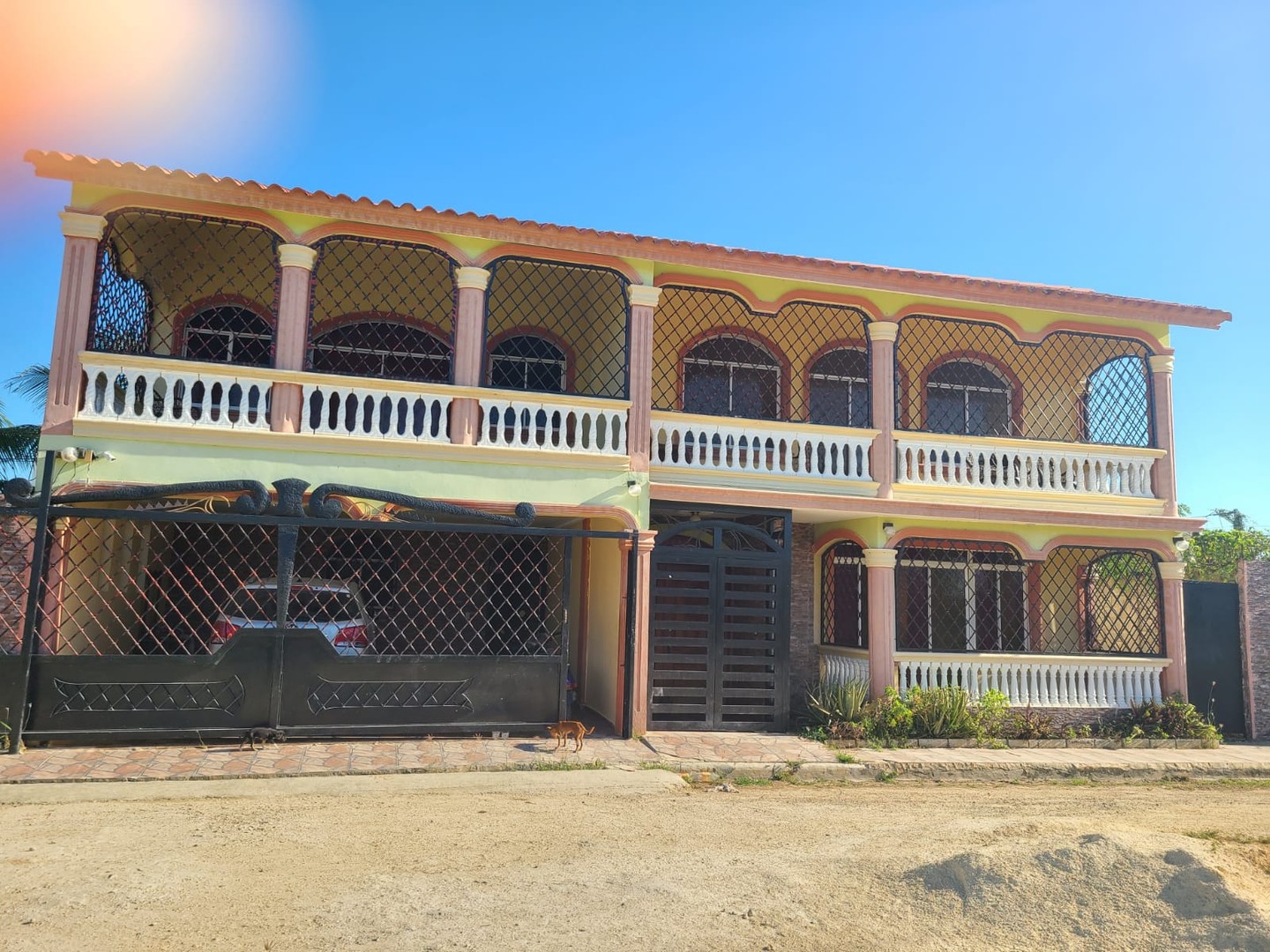 casas - Se Vende Está Casa Grande de 2 Niveles con Mucho Patio 0