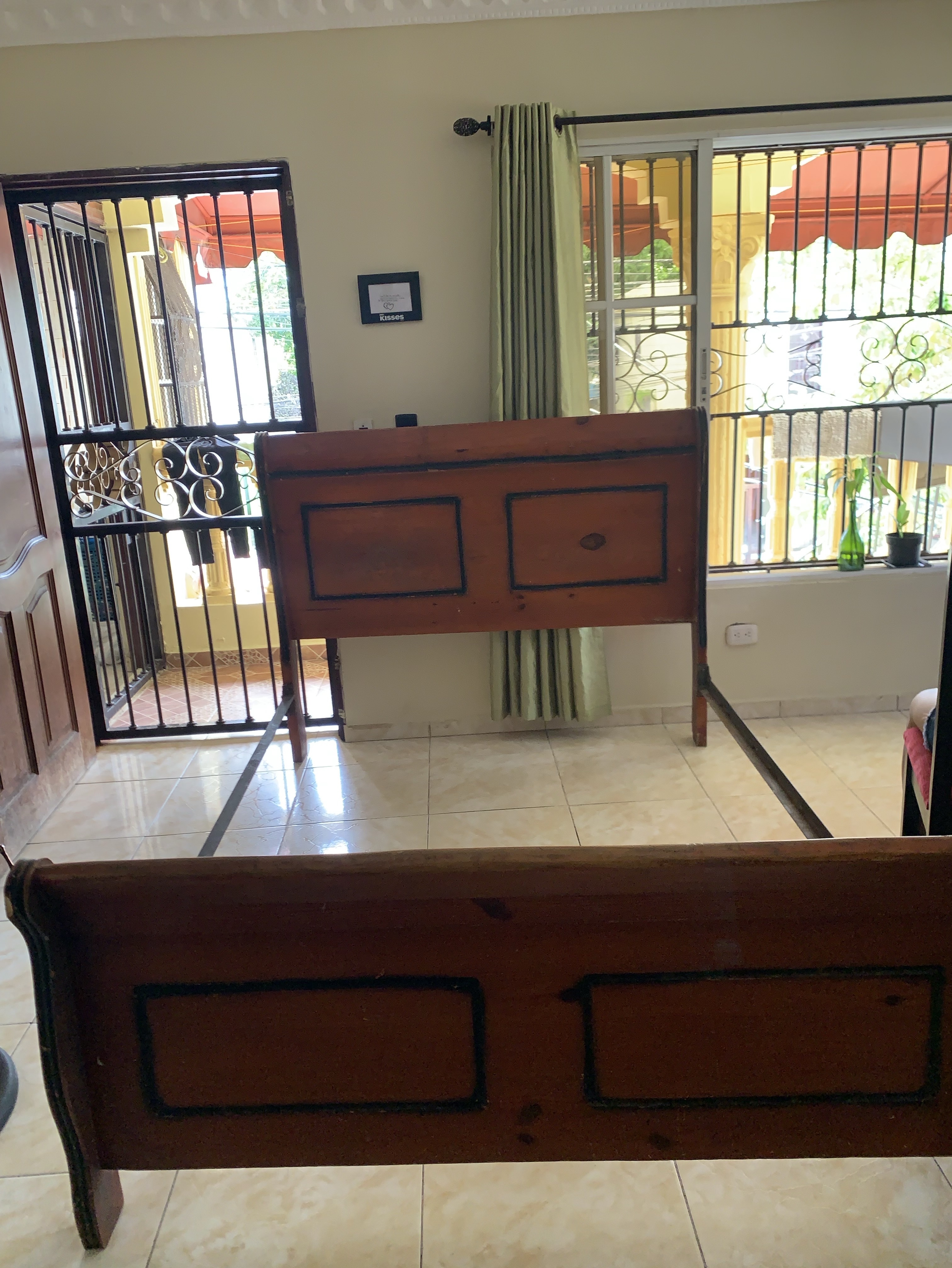 muebles y colchones - Base de cama en pino, en buen estado 
$8,000. 1