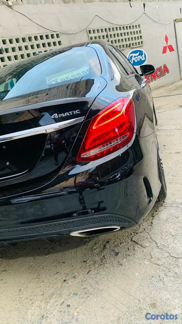 carros - Mercedes benz 2017 impecable sin detalles  4