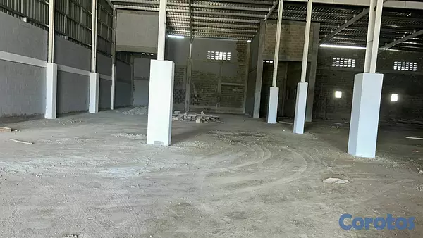 oficinas y locales comerciales - Alquilo Nave 1,900 Mts en Santiago de los caballer 5