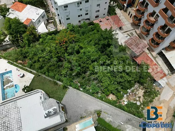 solares y terrenos - VENDE Excelente Solar con 1,024 metros en el CENTR 8