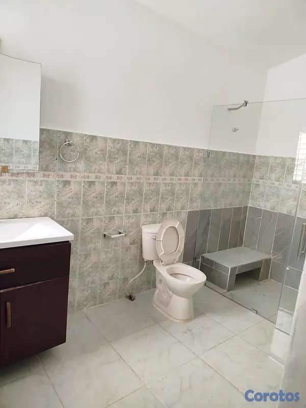 casas - Amplia casa en alquiler  5