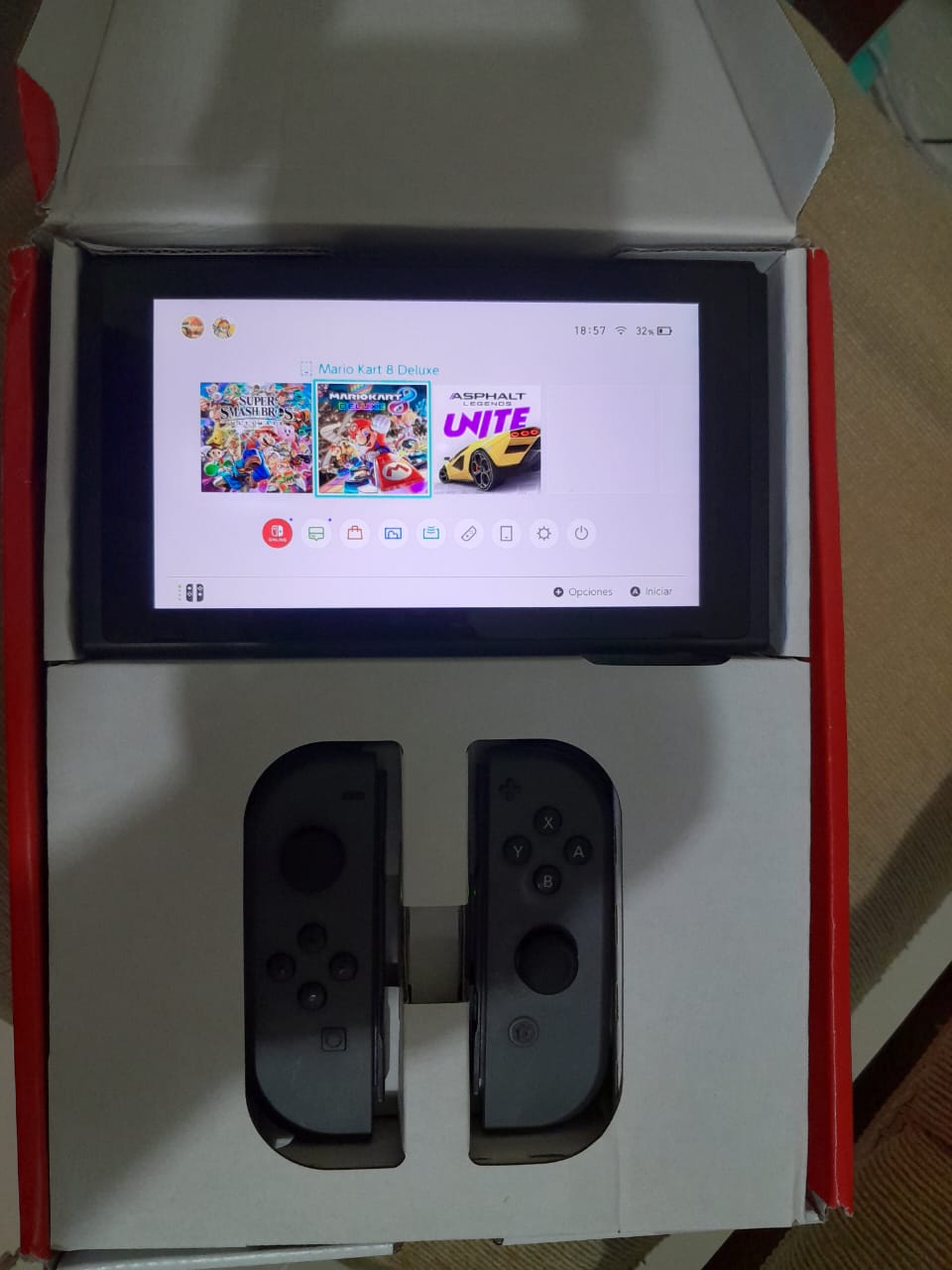 consolas y videojuegos - Vendo nintendo switch v2 en su caja usado 1