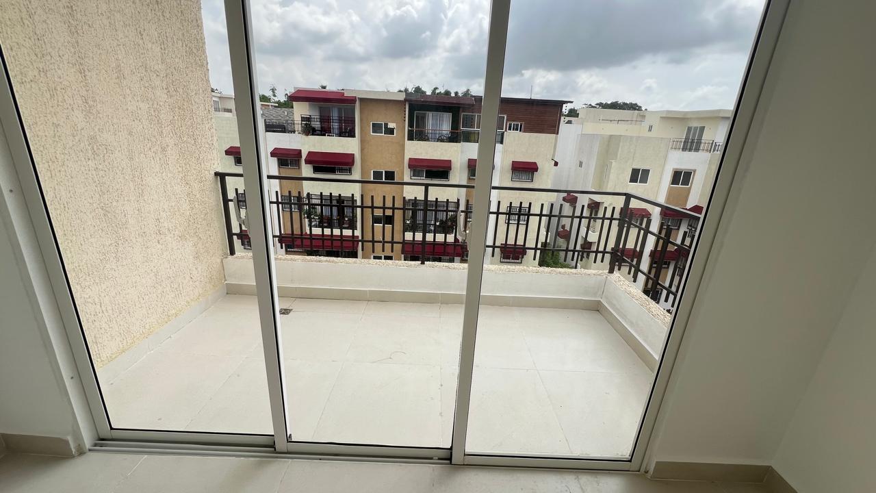 apartamentos - Apto en venta en el residencial Brisas de las colinas 4, Santo Domingo Oeste 9