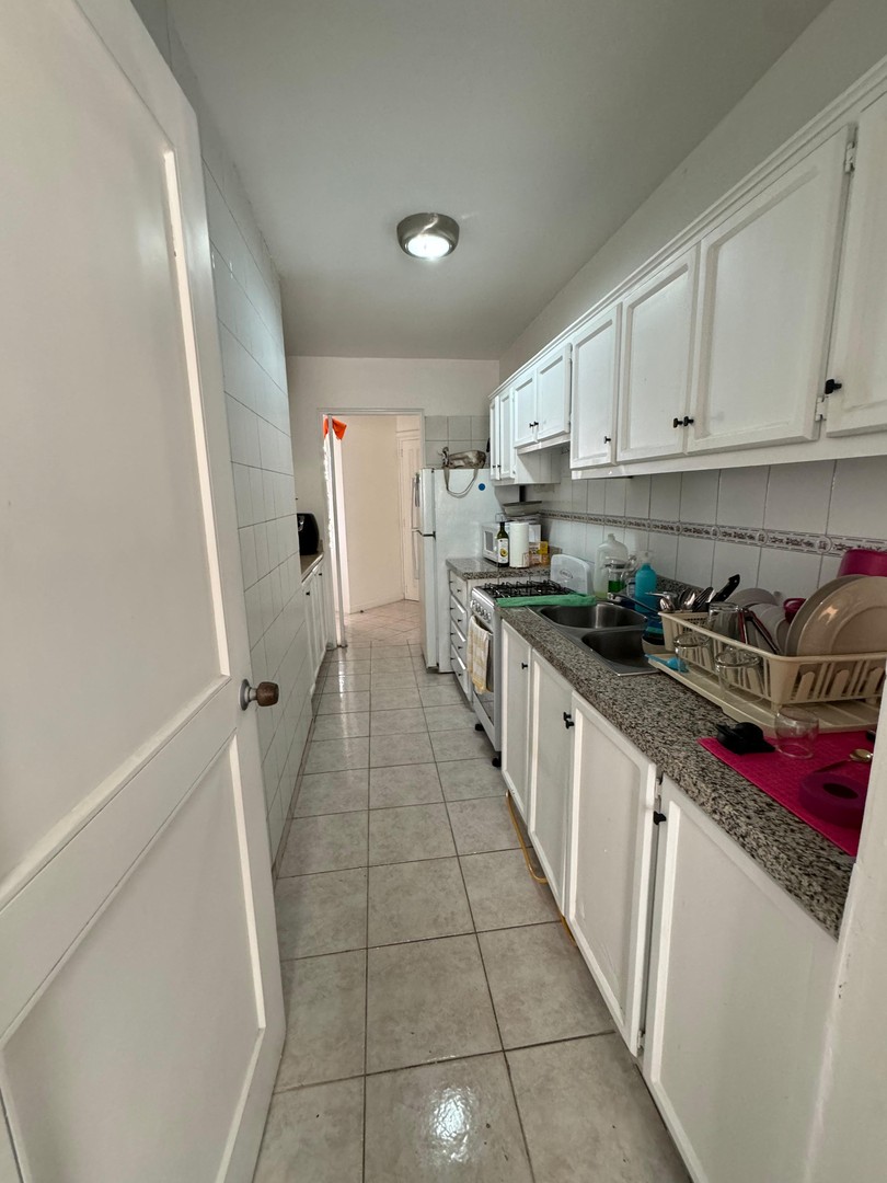 apartamentos - ALQUILO Tercer Piso En Zona de Prestigio de la Esperilla 
CODIGO: PD246
 4