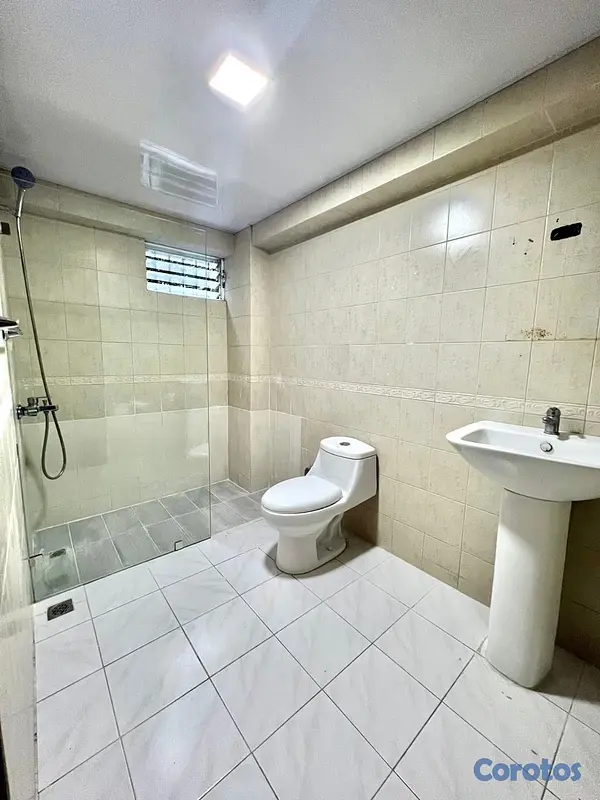 apartamentos - Se alquila amplio apartamento En Evaristo Morales 6