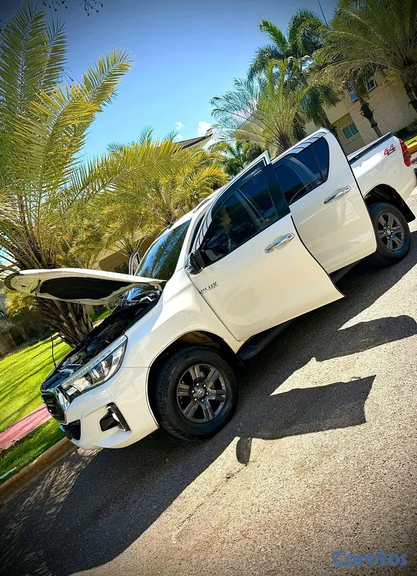 jeepetas y camionetas - Hilux 2020 8