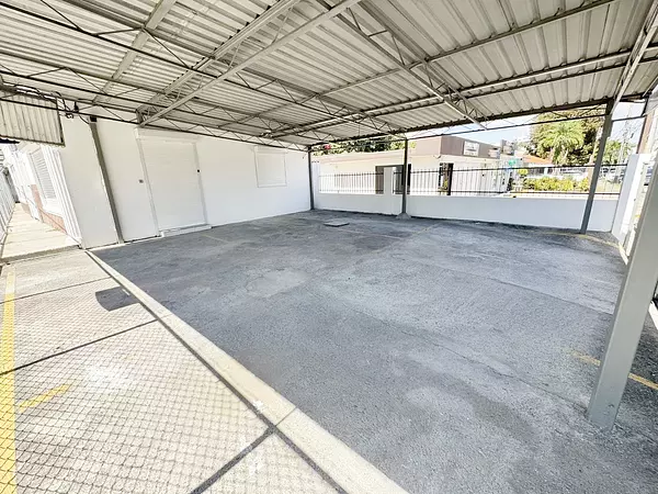 oficinas y locales comerciales - Local céntrico en el Millon 5
