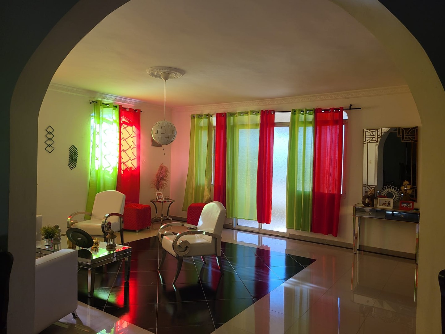 casas - Se Vende Está Casa Grande de 2 Niveles con Mucho Patio 1