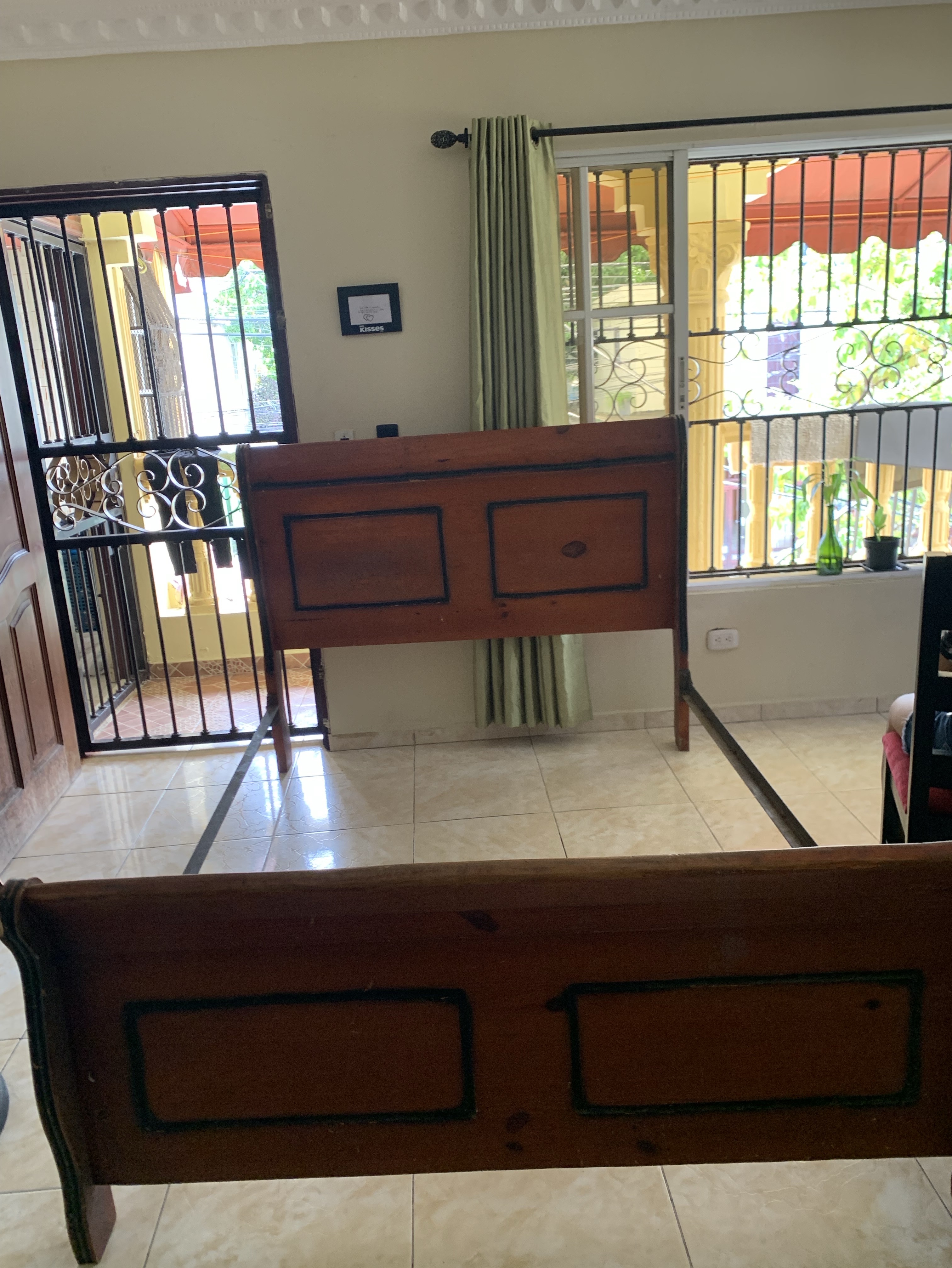 muebles y colchones - Base de cama en pino, en buen estado 
$8,000. 2