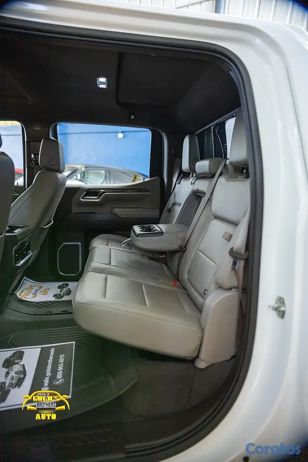 jeepetas y camionetas - Chevrolet Silverado LTZ Z71 4x4 Duramax 2023 Clean Carfax  8