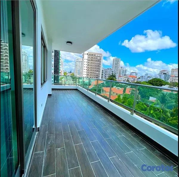 apartamentos - Apartamento a pasos de la Av. Anacaona con 300m2 6