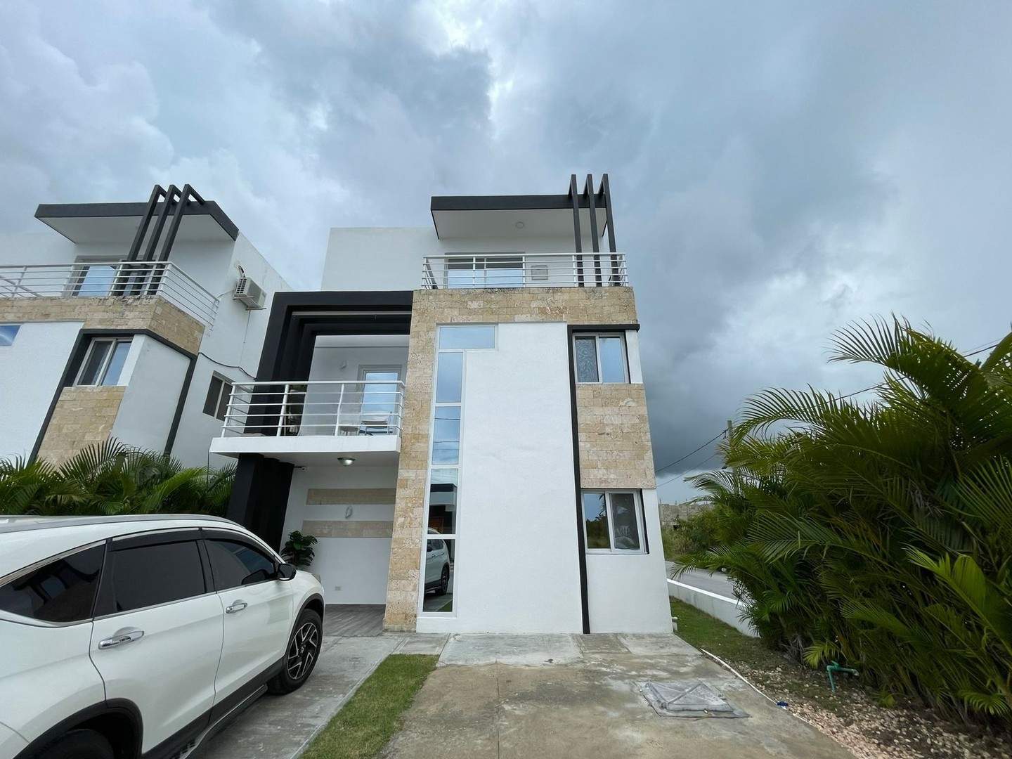 casas vacacionales y villas - Alquilo Villa de 3 Nivele Amueblada Full en Residencial Costa Cana 
Código: PD44 5