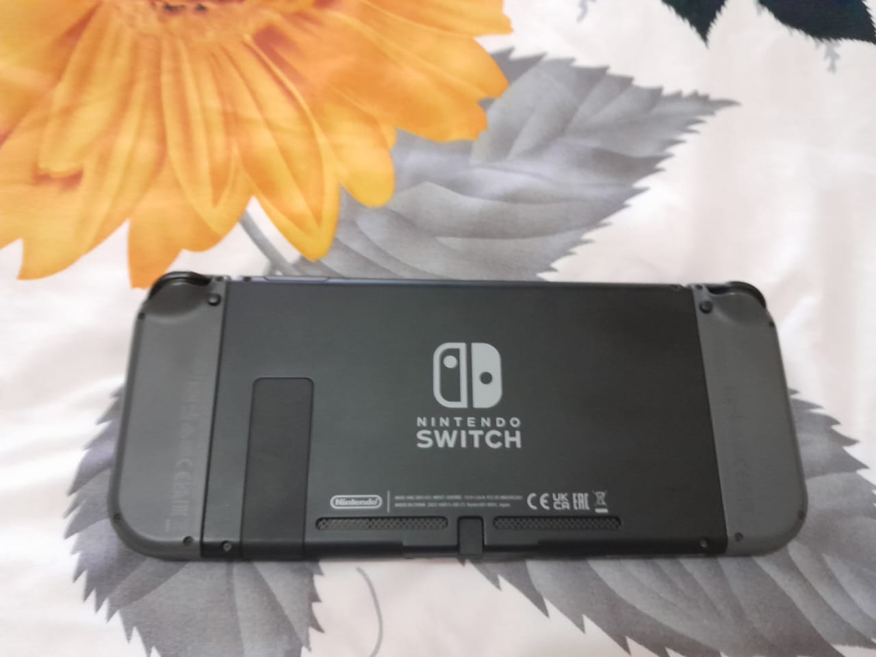 consolas y videojuegos - Vendo nintendo switch v2 en su caja usado 2