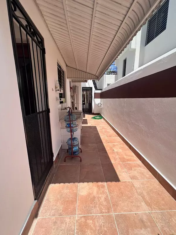 casas - Hermosa Casa en Proyecto Cerrado en La Española  6