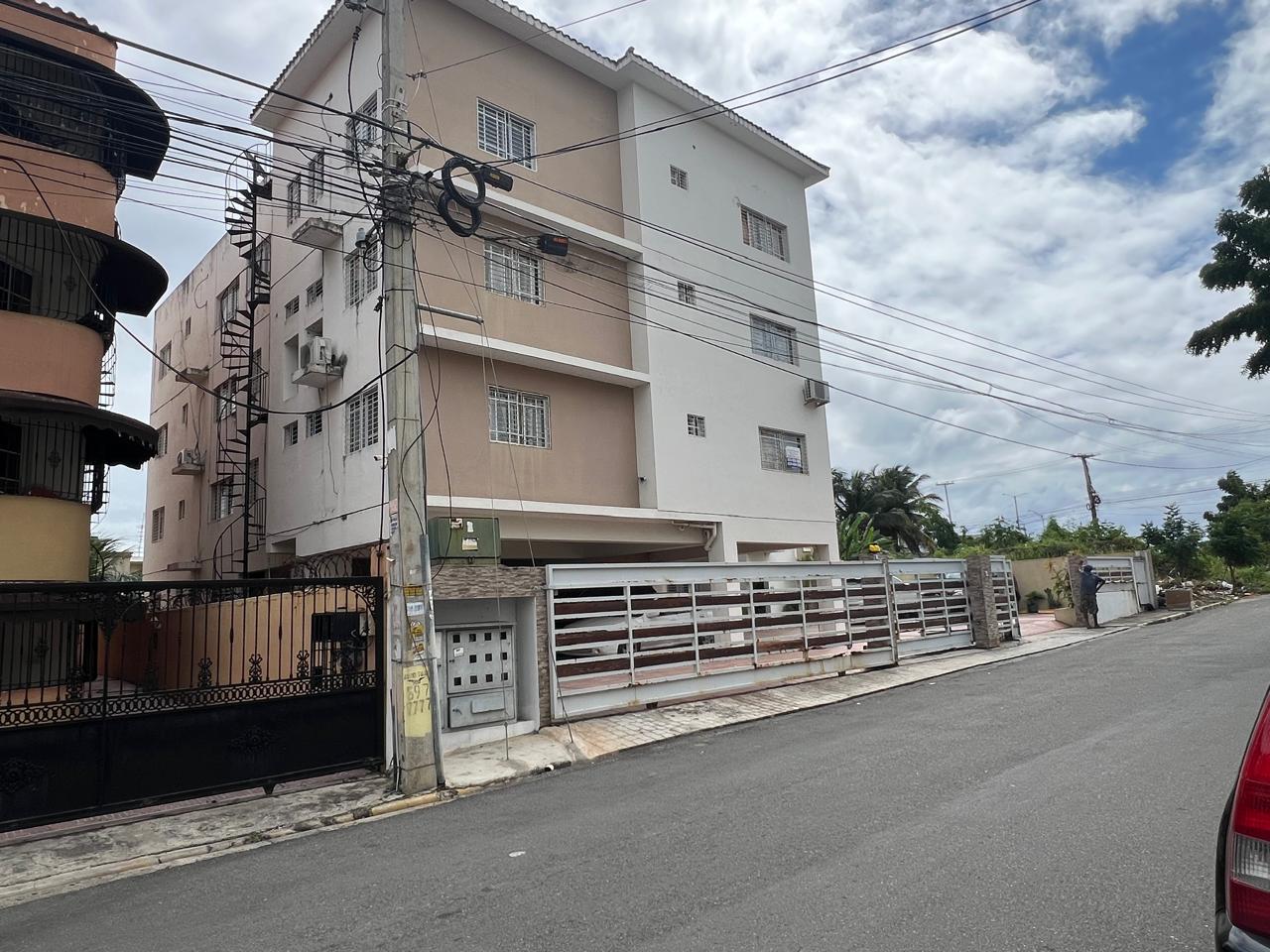 apartamentos - Apto en lo Mejor de  CORALES DEL SUR, 3 HABS., 1ER. NIVEL, 120 Mts.2, Patio, EDI 8