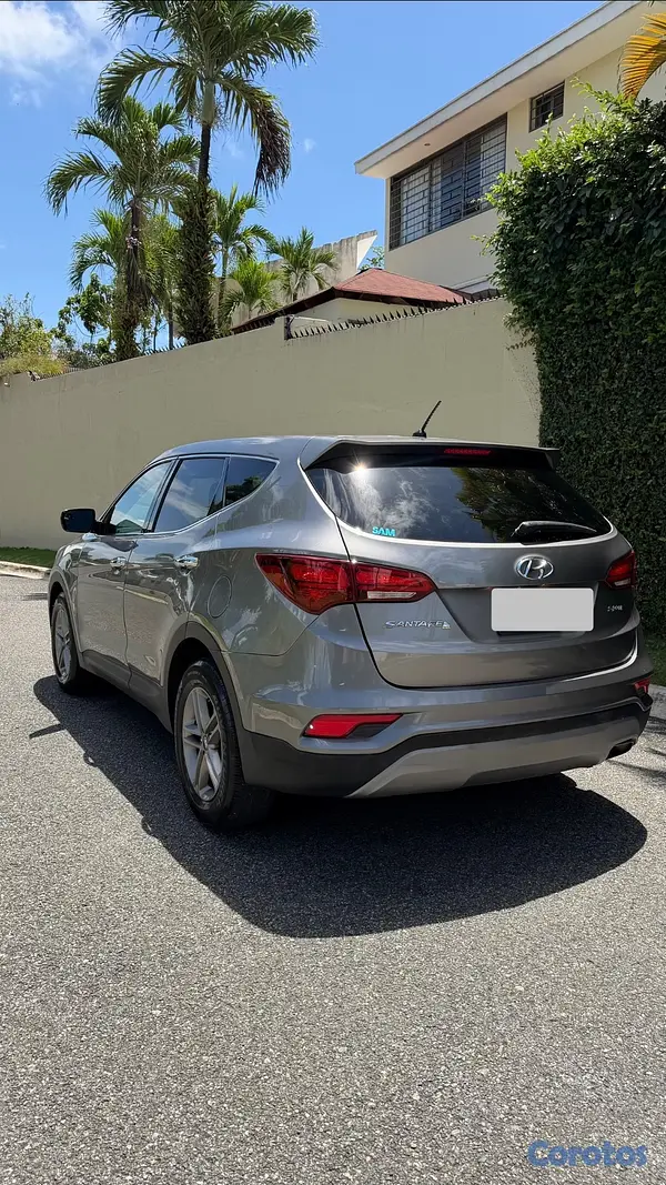 jeepetas y camionetas - Hyundai Santa Fe Sport 2 Filas 2WD 2018 $895,000 4
