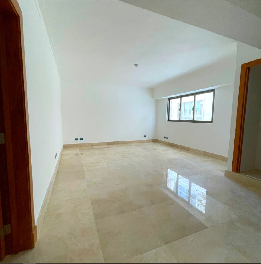 apartamentos - Apartamento a pasos de la Av. Anacaona con 300m2 8