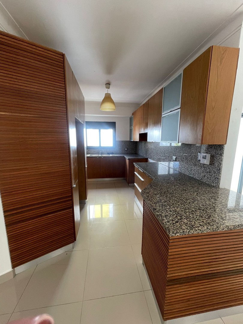 apartamentos - ALQUILO Apartamento 2do Piso Con Ascensor En Las Praderas
-  155Mt2
-  3 Hab 4