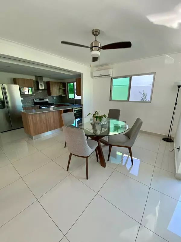casas - Se vende casa de dos niveles en Ciudad Modelo 3