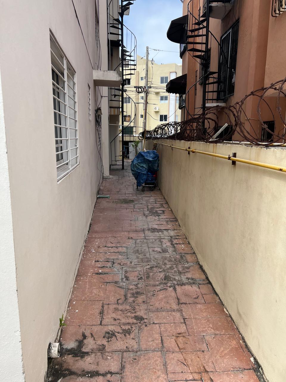 apartamentos - Apto en lo Mejor de  CORALES DEL SUR, 3 HABS., 1ER. NIVEL, 120 Mts.2, Patio, EDI 9