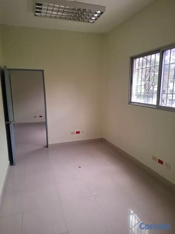 oficinas y locales comerciales - LOCLA COMERCIAL EN GAZCUE 3