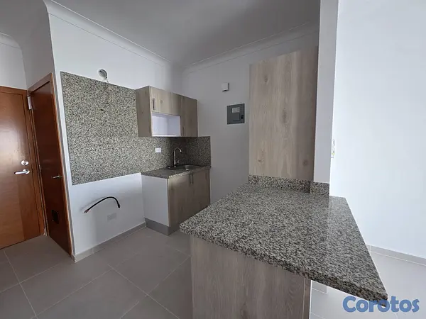 apartamentos - Alquiler apartamento vacio, ubicado en la mejor zo 4