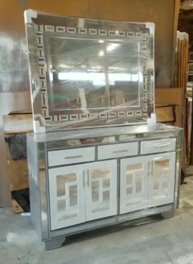 decoración y accesorios - Espejo biselado ideal para darle luz a tu hogar  2