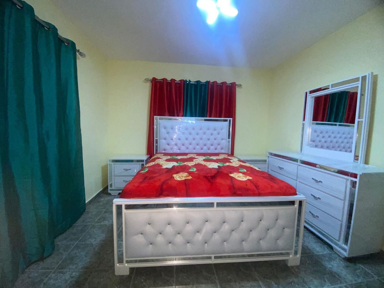 muebles y colchones - Juego de cama y gavetero blanco  0