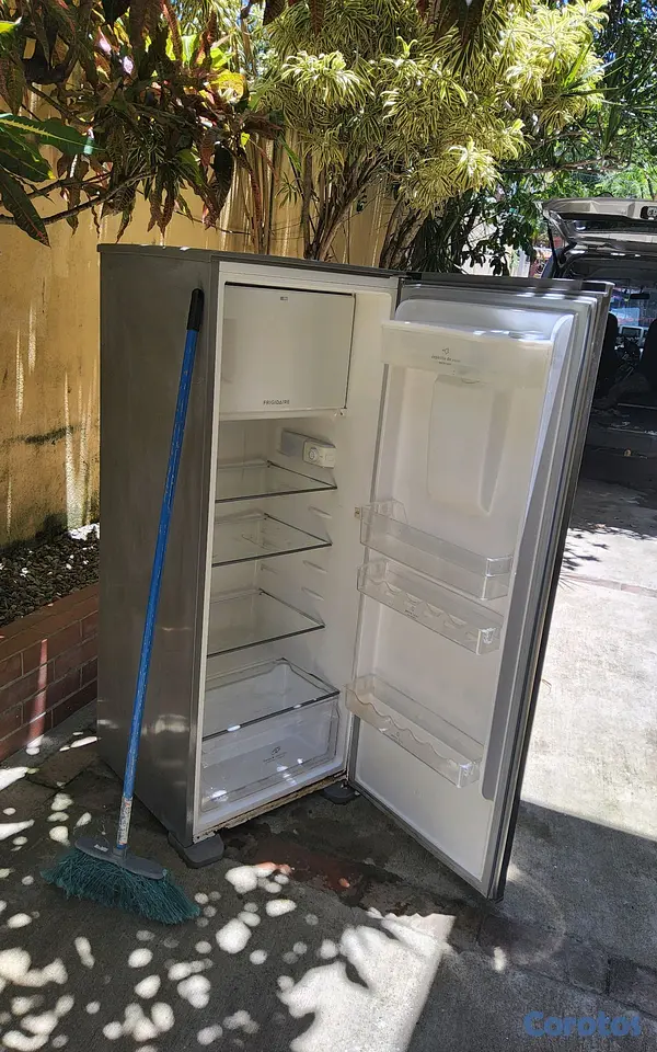 electrodomesticos - Nevera Frigidaire de oportunidad, negociable, ligeramente,  3